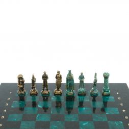 Шахматы "Рыцари" фигуры бронза / патина 28х28 см из змеевика