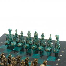 Шахматы "Рыцари" фигуры бронза / патина 28х28 см из змеевика