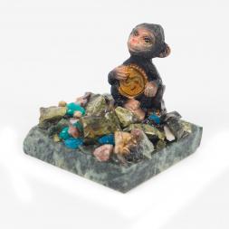 Сувенир &amp;quot;Обезьянка с монетой №1&amp;quot; змеевик